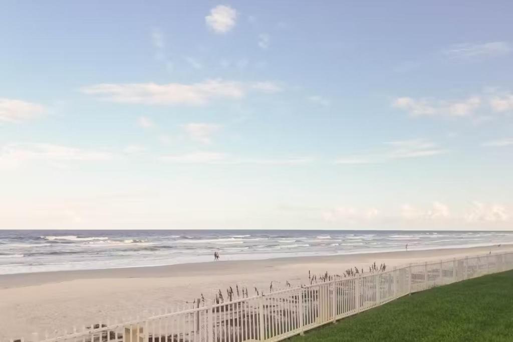 Вилла Oceanfront Balcony, Pool, Bbq, Steps To Flagler Ave Нью-Смирна-Бич Экстерьер фото